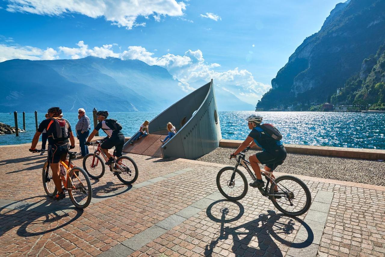 Hotel Portici - Romantik & Wellness Riva del Garda Exteriör bild