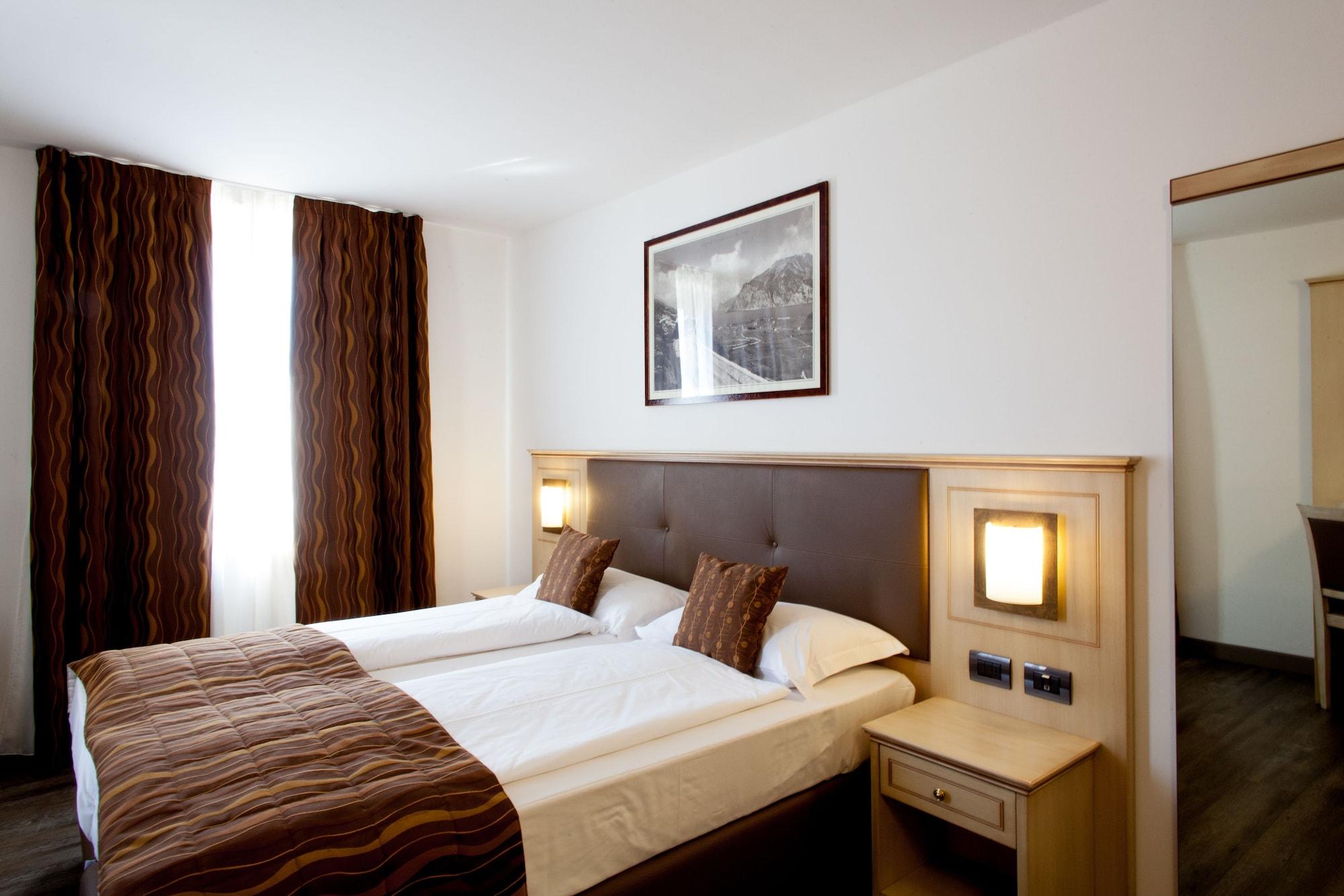 Hotel Portici - Romantik & Wellness Riva del Garda Exteriör bild