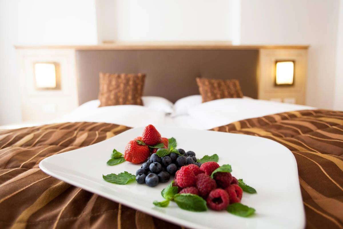 Hotel Portici - Romantik & Wellness Riva del Garda Exteriör bild
