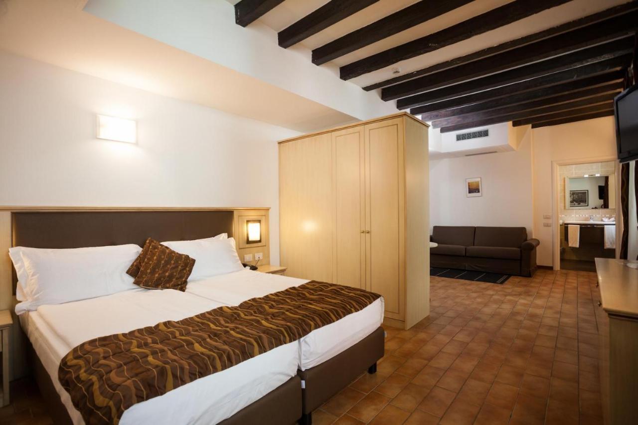 Hotel Portici - Romantik & Wellness Riva del Garda Exteriör bild