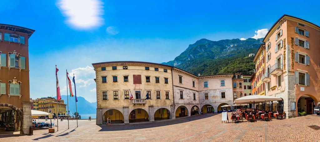 Hotel Portici - Romantik & Wellness Riva del Garda Exteriör bild